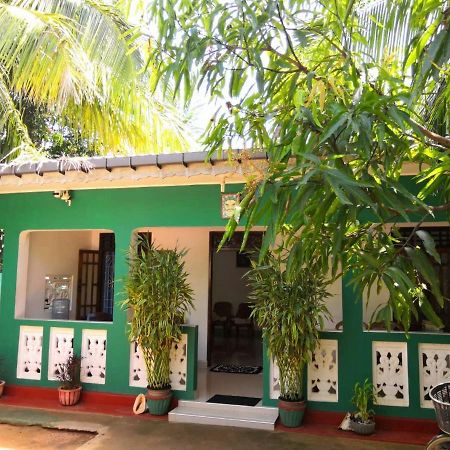 Hotel Alass Ga For Pets Lovers Trincomalee Exterior foto