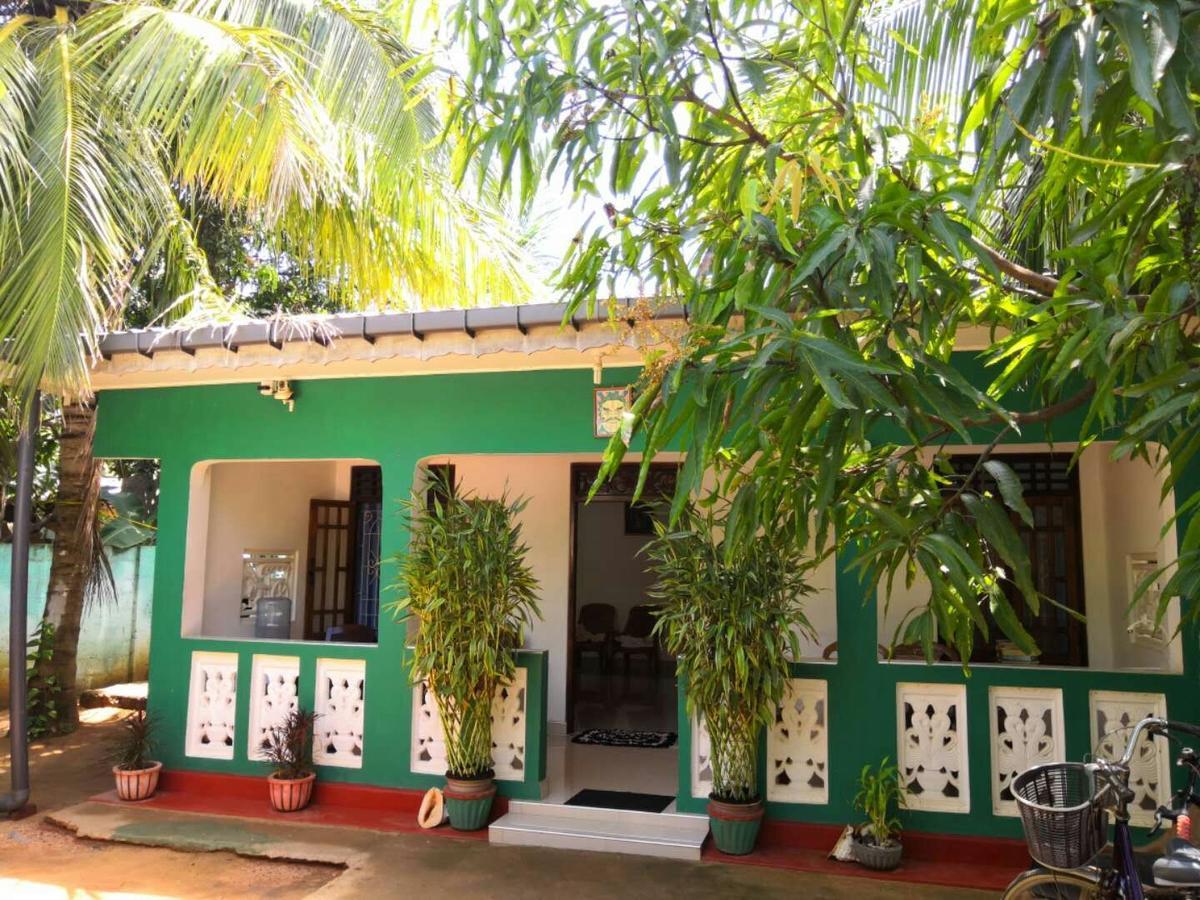 Hotel Alass Ga For Pets Lovers Trincomalee Exterior foto